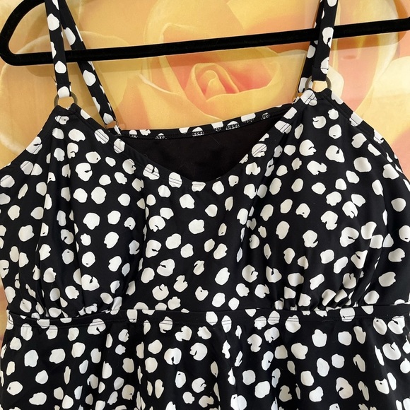 Island Escape Black and White Polka Dot Tank Top - Picture 4 of 8